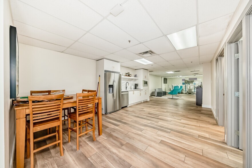 More Photos Of 1803 60th St SE, Calgary Mixed Retail For Sale