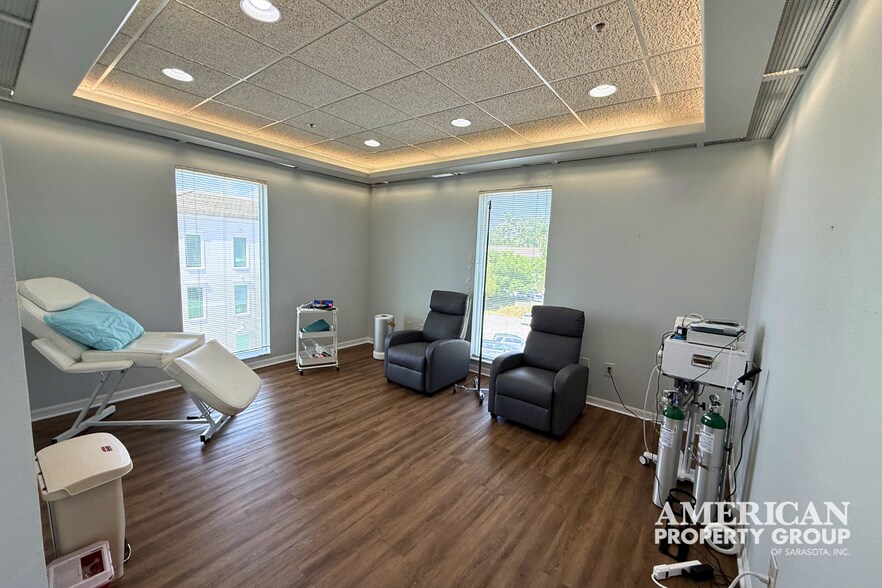 More Photos Of 1219 S East Ave, Sarasota Medical For Sale