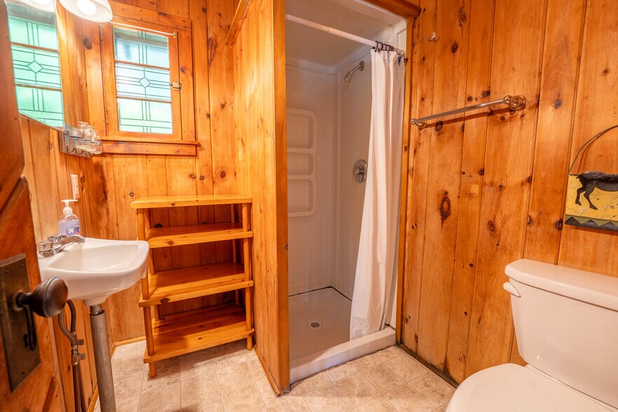 More Photos Of 224 N Shore Rd, Hadley Hotel For Sale