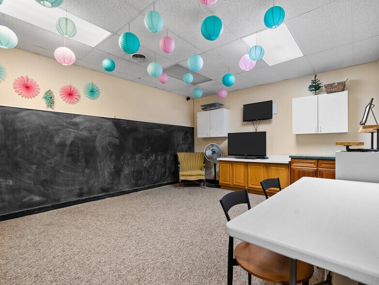 More Photos Of 3211 N Garfield, Traverse City Freestanding For Sale