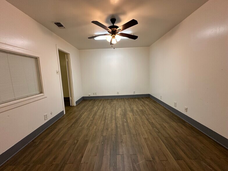 More Photos Of 6628 Crestway Dr, San Antonio Flex For Sale