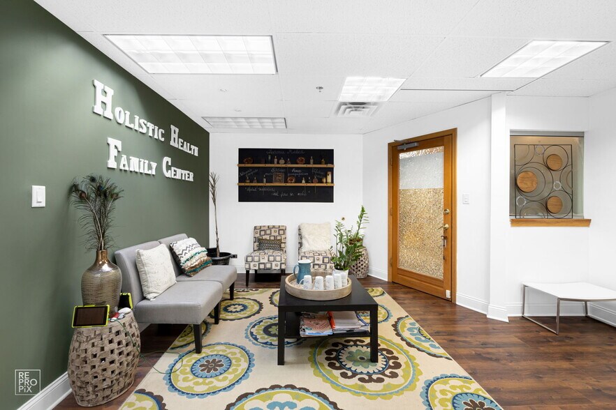 More Photos Of 17W300 22nd St, Oakbrook Terrace Medical For Lease