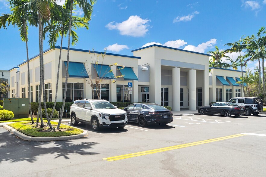 More Photos Of 1371 Sawgrass Corporate Pky, Sunrise Office For Sale