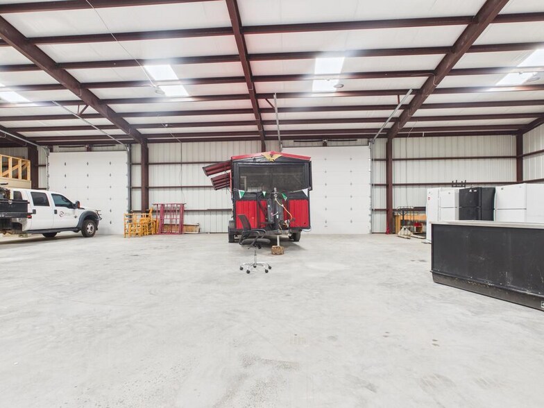 More Photos Of 1100 W Sealy Ave, Monahans Distribution For Sale