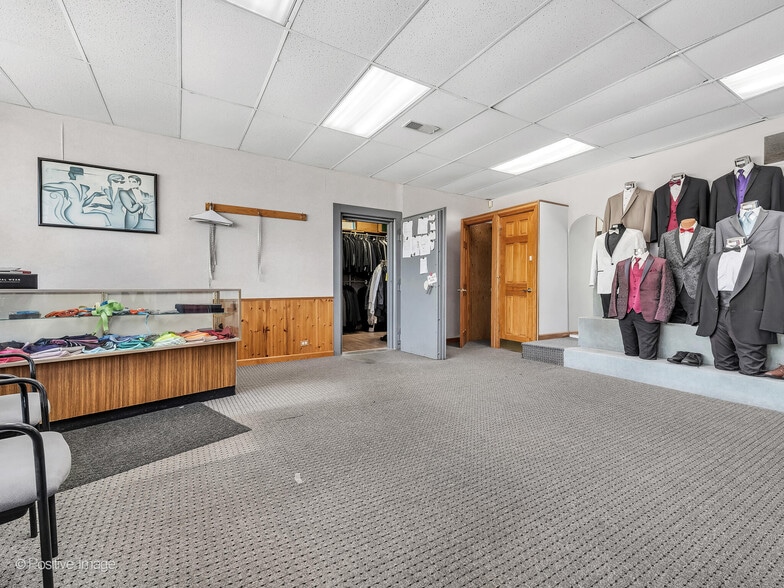 More Photos Of 17702 Oak Park Ave, Tinley Park Storefront Retail Office For Sale