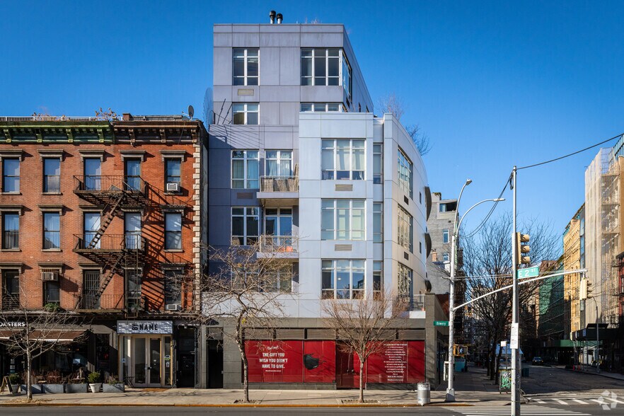 More Photos Of 57 Bond St, New York Apartments For Lease