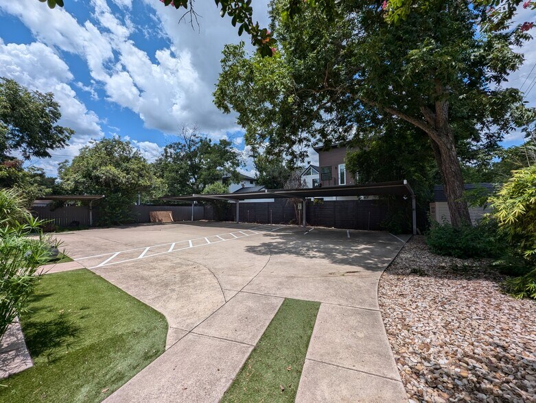 More Photos Of 3906 Menchaca Rd, Austin Medical For Lease