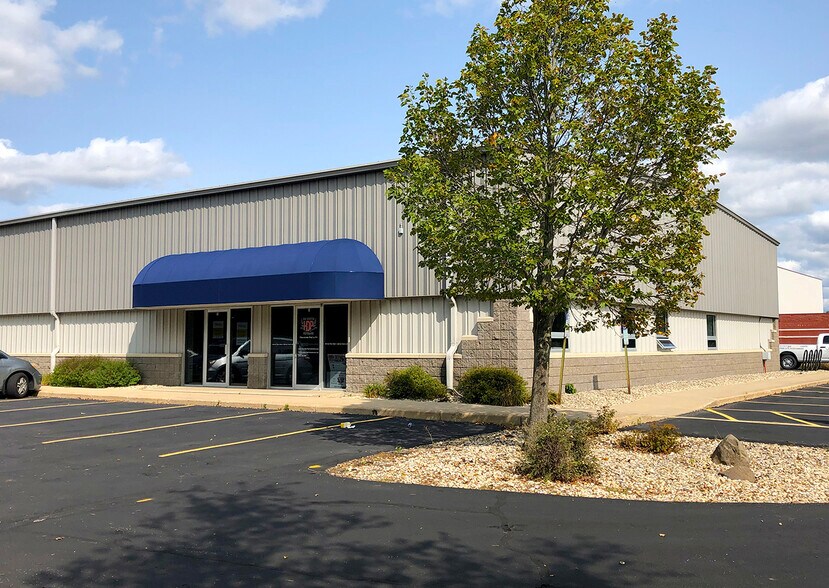 More Photos Of 1-25 Marsh Ct, Madison Showroom For Lease