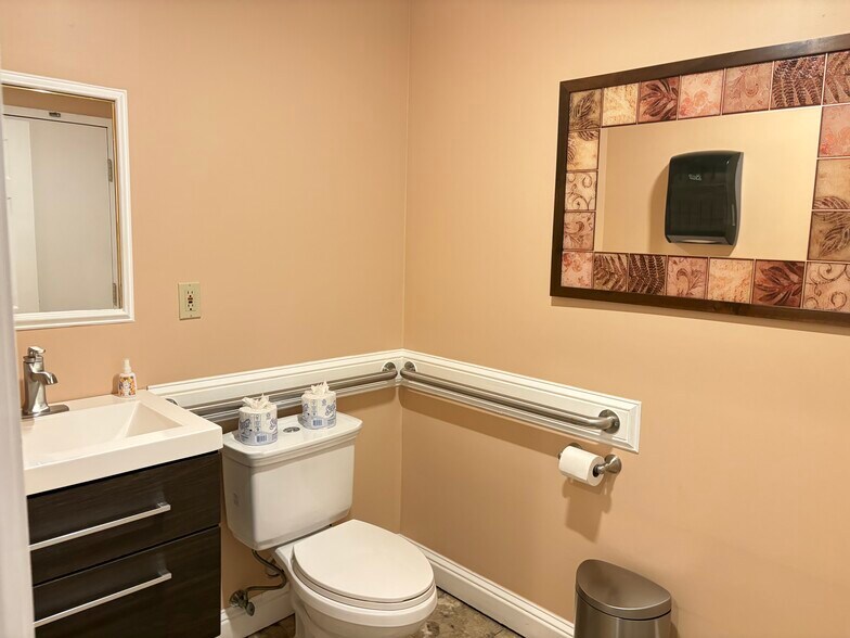 More Photos Of 76 Northeastern Blvd, Nashua Office For Sale