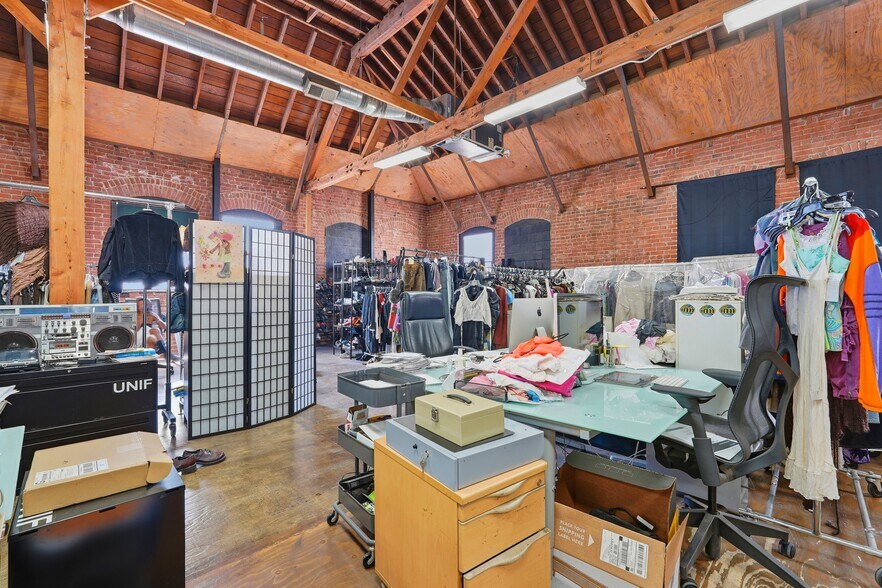 More Photos Of 714 Ducommun St, Los Angeles Manufacturing For Lease