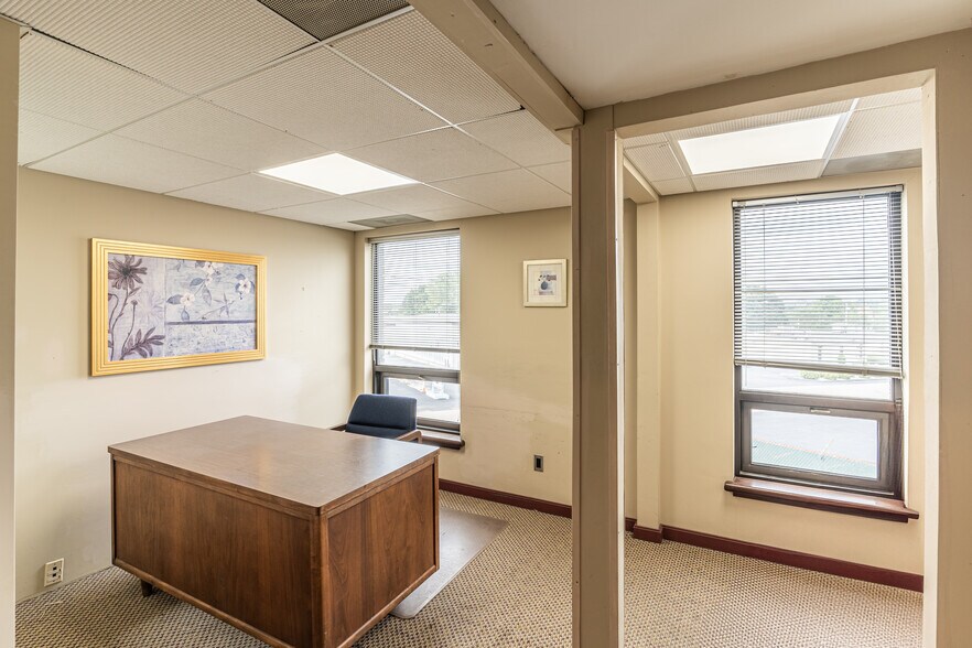 More Photos Of 55 Jefferson Blvd, Warwick Office For Sale