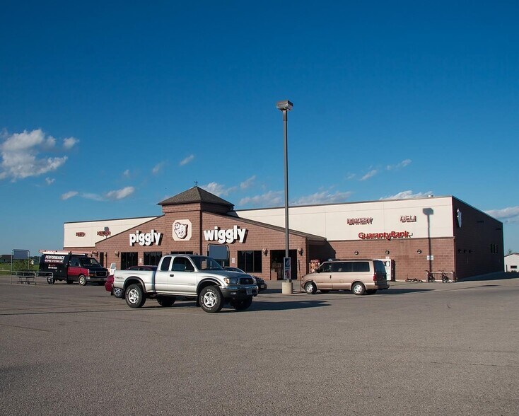 More Photos Of 450 Grandview Ave, Campbellsport Supermarket For Sale