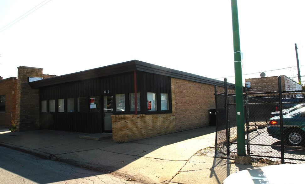 More Photos Of 5710 N Northwest Hwy, Chicago Warehouse For Lease