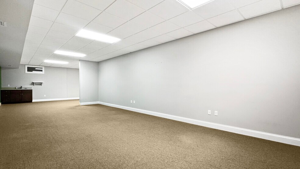 More Photos Of 117 N Mitchell St, Cadillac Medical For Lease