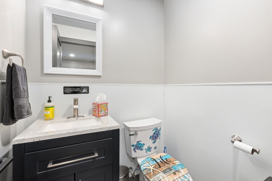 More Photos Of 360 Rancho Dr, Windsor Self Storage For Sale