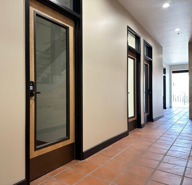 More Photos Of 1241-1245 San Fernando Rd, San Fernando Storefront Retail Office For Lease