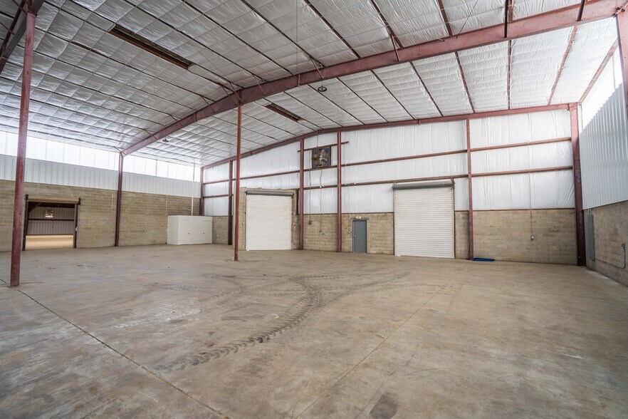 More Photos Of 12925 N 49th St, Clearwater Warehouse For Lease