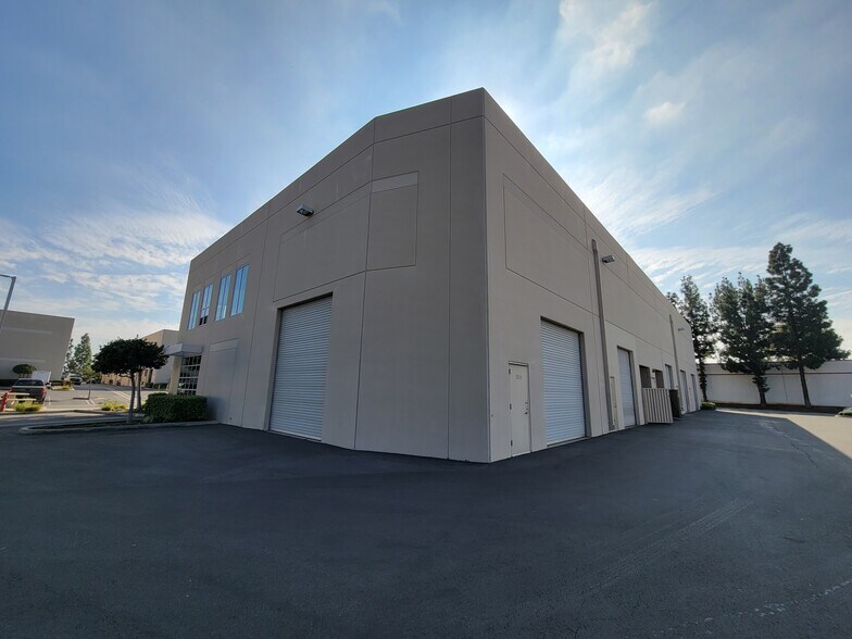 More Photos Of 325 N Puente St, Brea Light Manufacturing For Lease