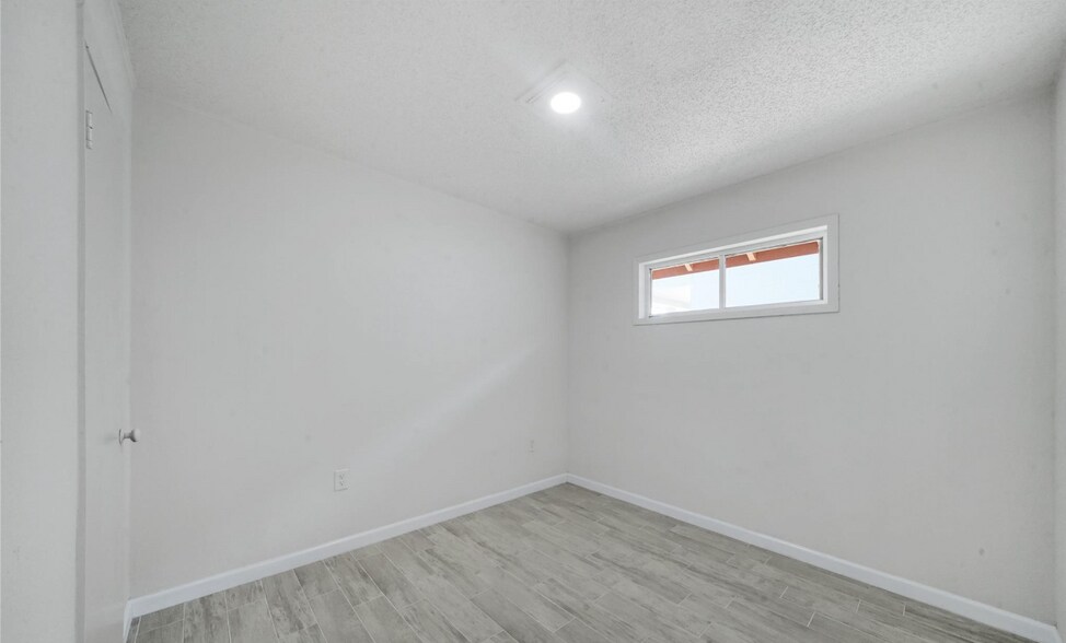 More Photos Of 522 Highway 3, La Marque Office For Lease