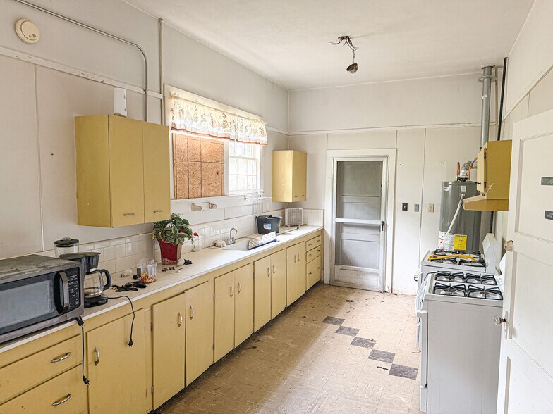 More Photos Of 1107 Spring St, Hot Springs Flex For Sale