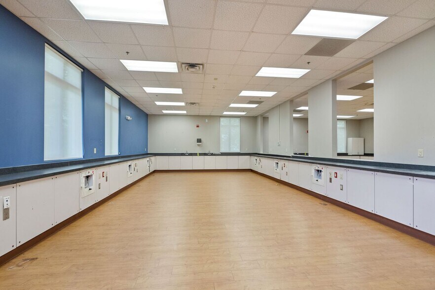More Photos Of 1922 K M Wicker Memorial Dr, Sanford Medical For Lease