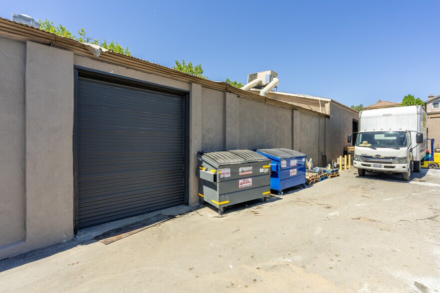 More Photos Of 2879 Main St, Riverside Warehouse For Lease