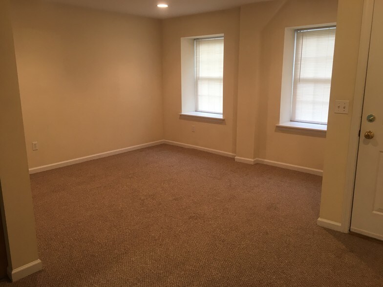 More Photos Of 141 Bellemonte Ave, Hawley Apartments For Sale