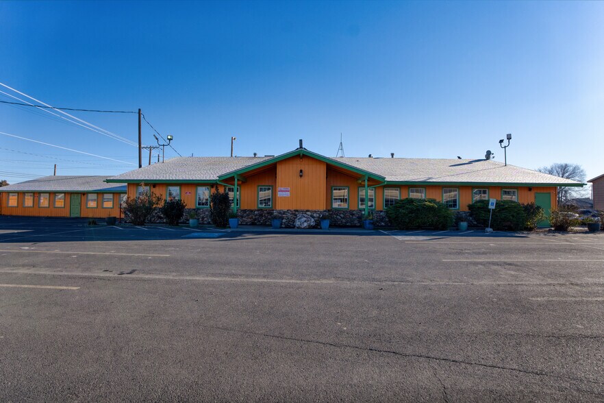 More Photos Of 410 Yakima Valley Hwy, Sunnyside General Retail For Sale
