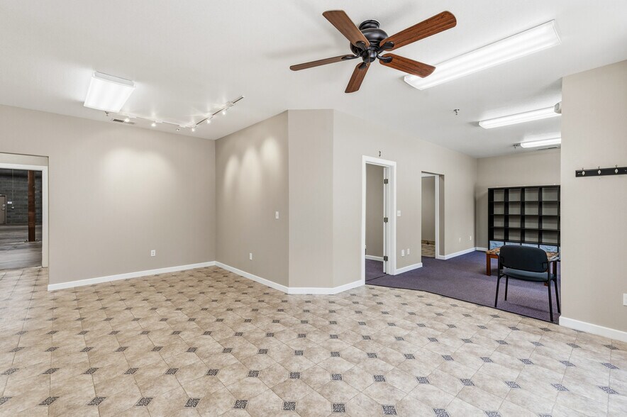 More Photos Of 17278-17310 Cattle Dr, Penn Valley Warehouse For Lease