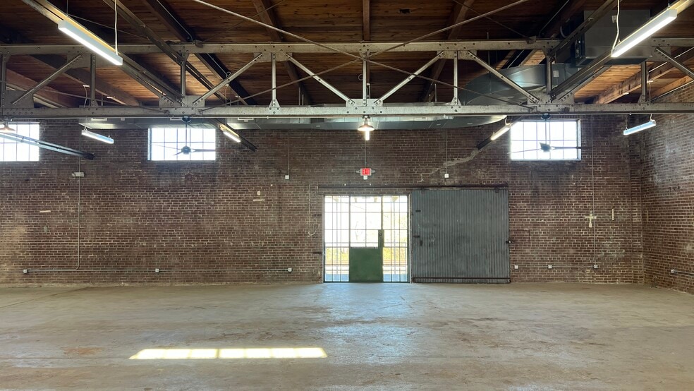 More Photos Of 5644 Navigation Blvd, Houston Unknown For Lease