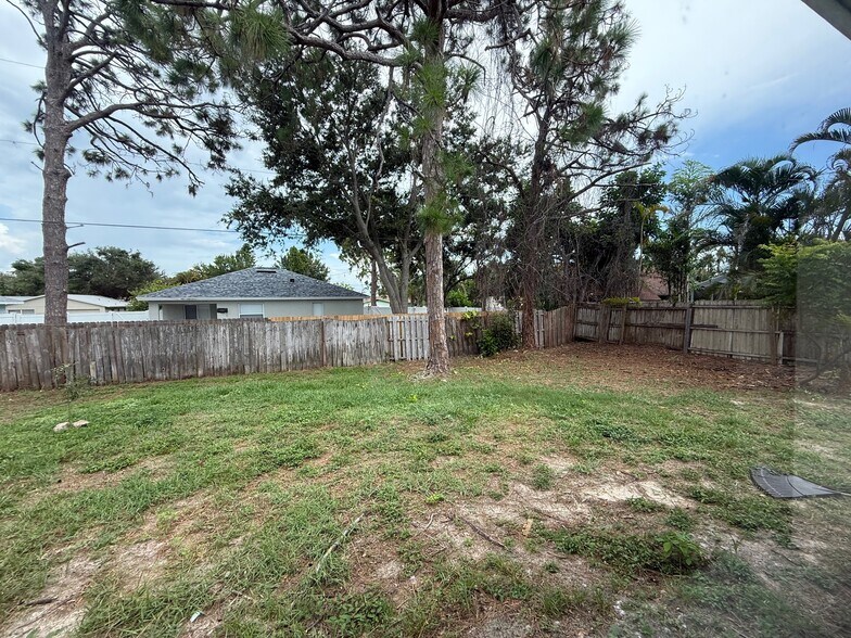 More Photos Of 855 Jamaica Rd, Venice Apartments For Sale