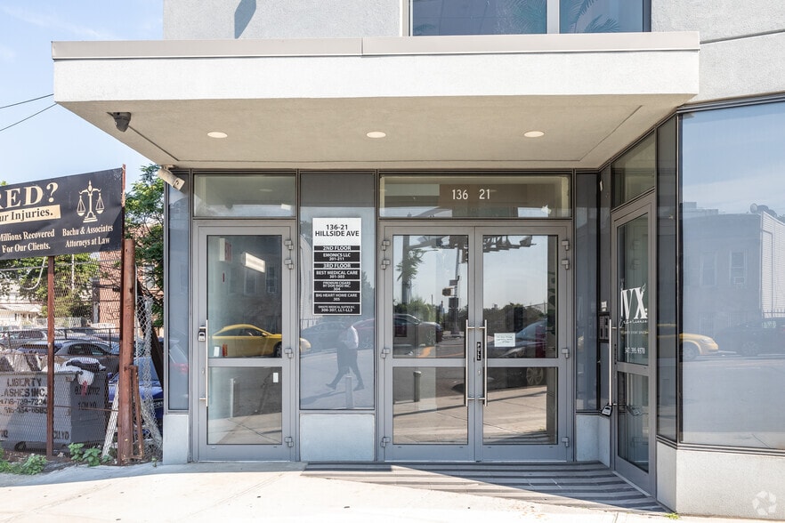 More Photos Of 136-21 Hillside Ave, Richmond Hill Medical For Lease
