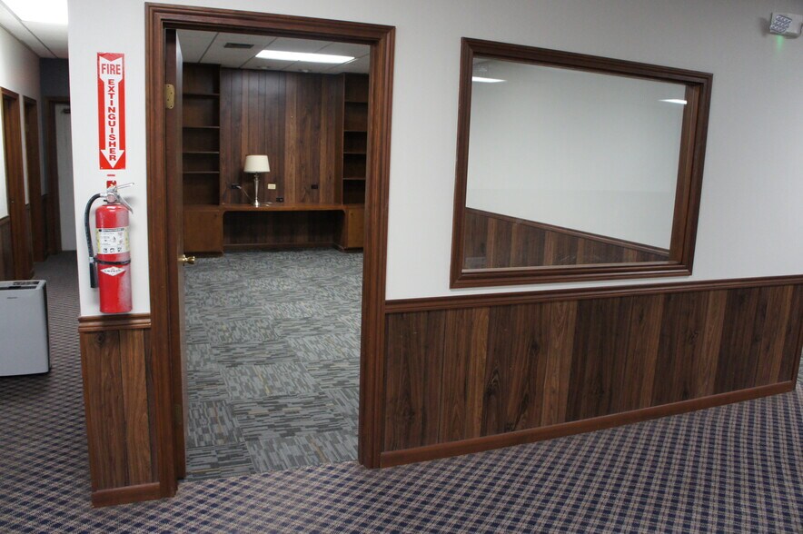 More Photos Of 3505 W Admiral Doyle Dr, New Iberia Flex For Lease