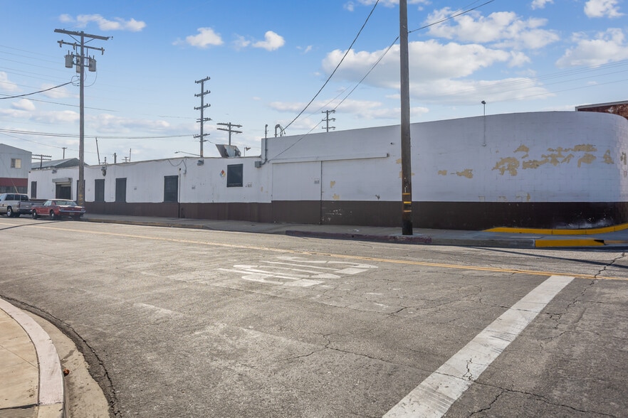 More Photos Of 2455 E 52nd St, Los Angeles Warehouse For Sale