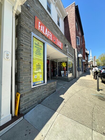 More Photos Of 26 Greenwich Ave, Greenwich Storefront Retail Residential For Lease