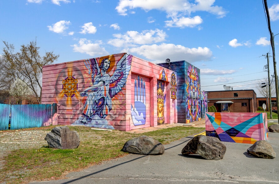 More Photos Of 1725 N Tryon St N, Charlotte Freestanding For Sale