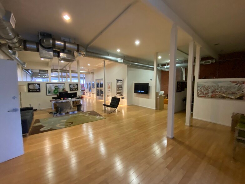 More Photos Of 5979 W 3rd St, Los Angeles Office For Lease