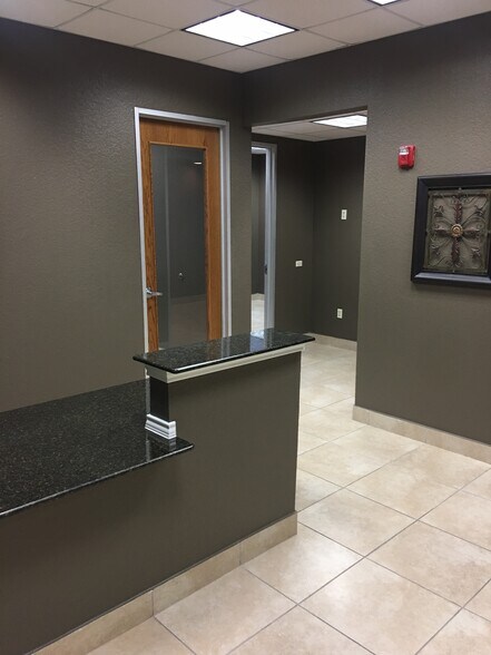 More Photos Of 18838 Stone Oak Pky, San Antonio Office For Lease