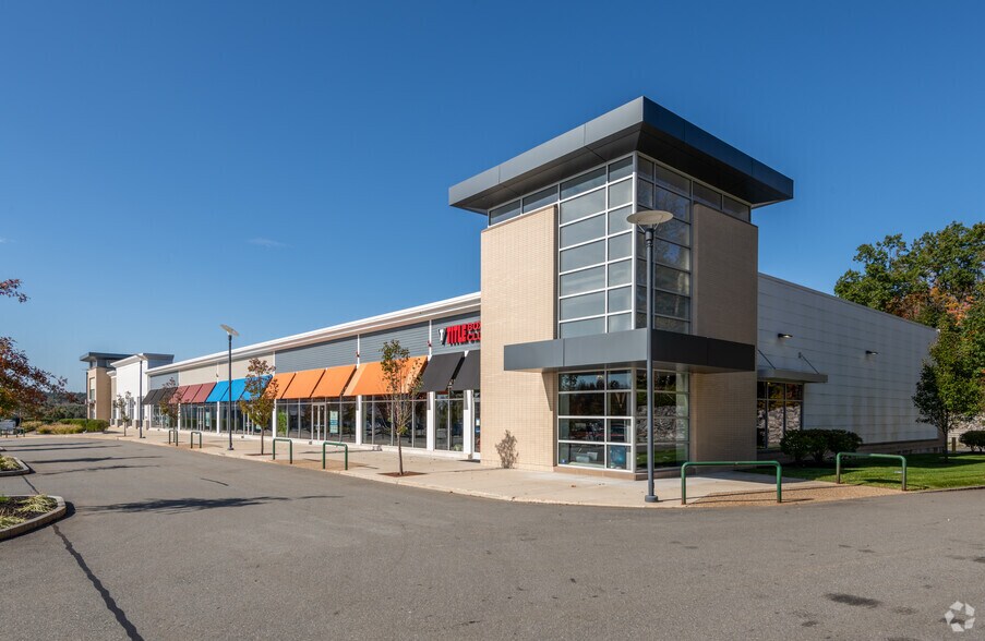More Photos Of 495 Great Rd, Littleton Unknown For Lease