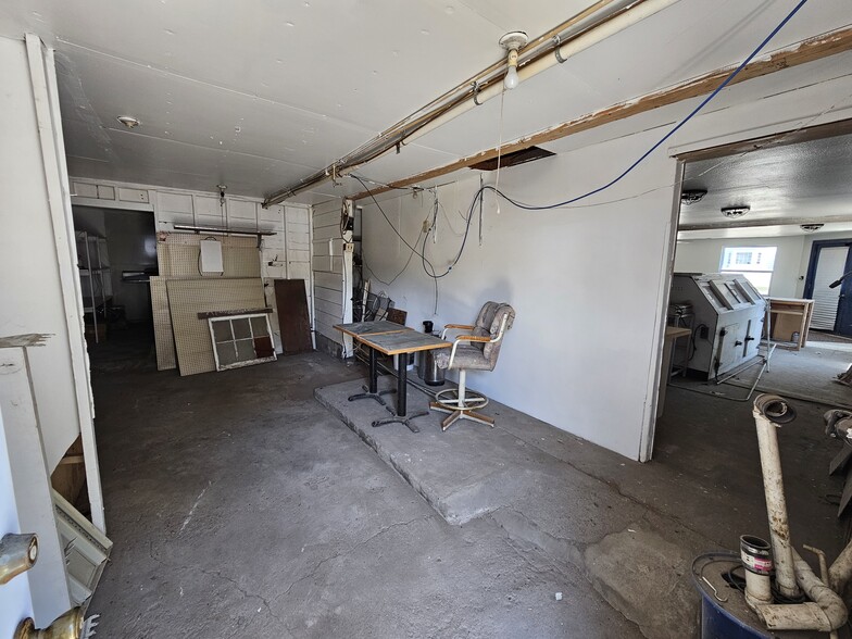 More Photos Of 701 W Oak St, Lamar General Retail For Sale