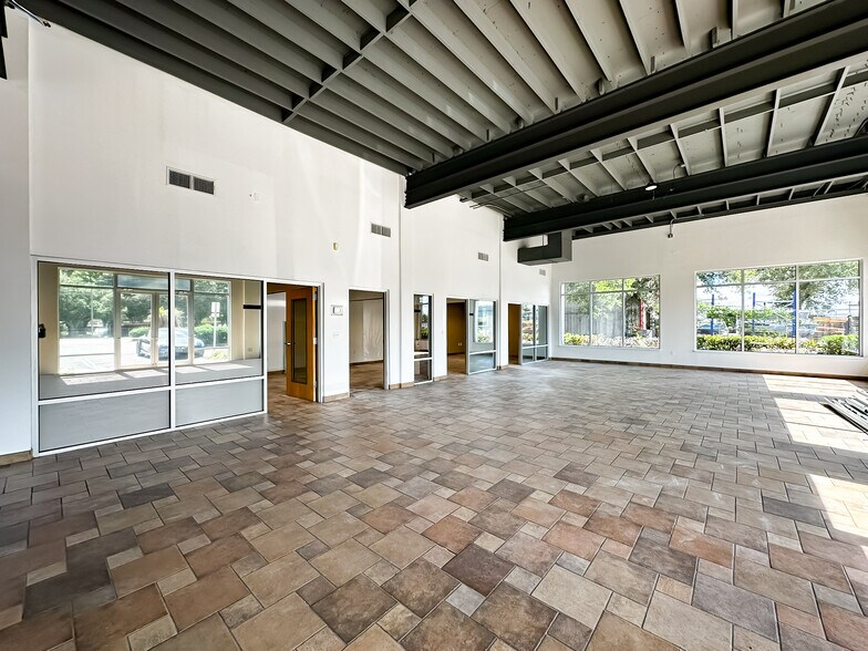 More Photos Of 425 S Lake Parker Ave, Lakeland Office For Lease