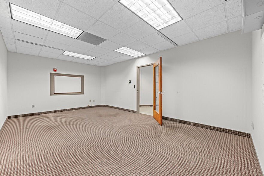 More Photos Of 24610 Detroit Rd, Westlake Medical For Sale