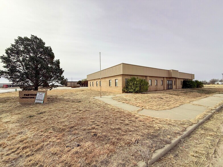 More Photos Of 1901 Carter St, Pampa Office For Sale