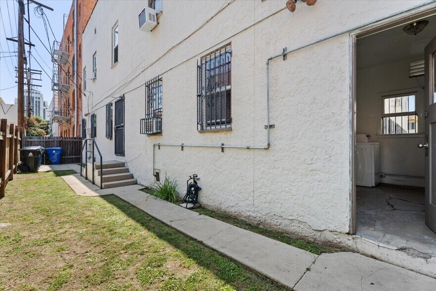 More Photos Of 630 S Cochran Ave, Los Angeles Apartments For Sale