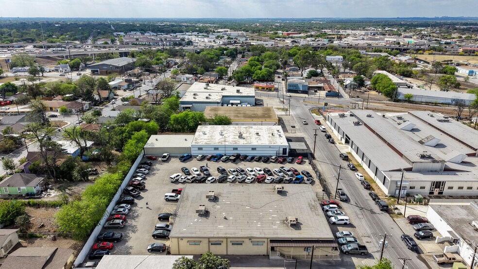 More Photos Of 130 E Zavalla, San Antonio Warehouse For Lease