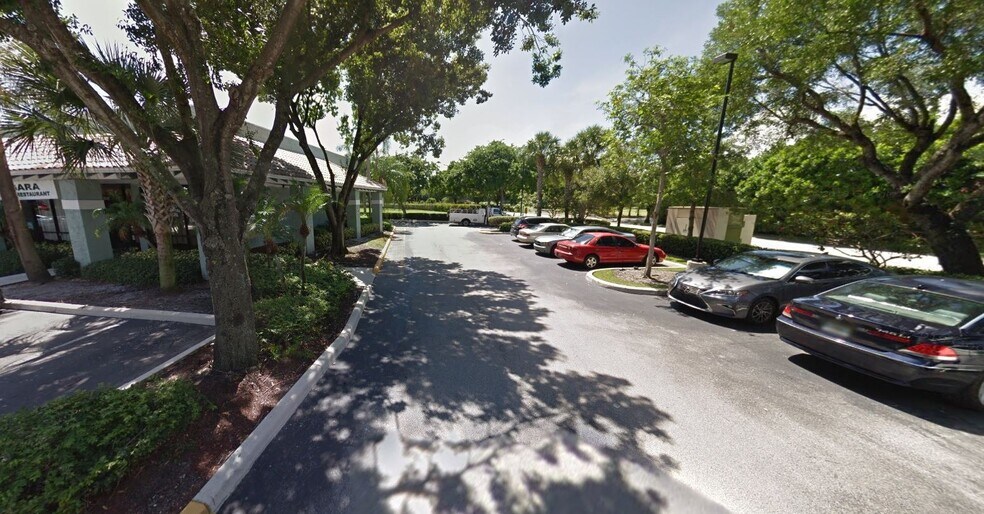 More Photos Of 1251-1269 S Pine Island Rd, Plantation Storefront For Lease