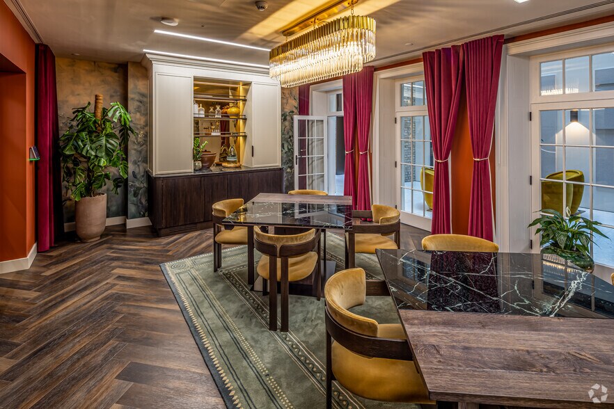 More Photos Of 75 Grosvenor St, London Coworking Space