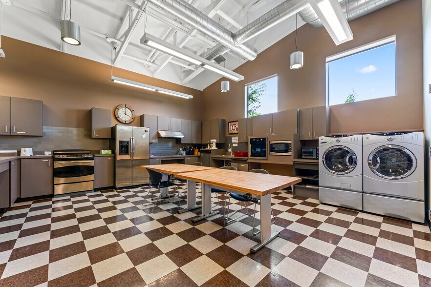 More Photos Of 2200 2nd St SW, Rochester Office For Sale