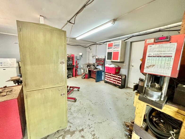 More Photos Of 57 W Oak St, Mc Rae Helena Auto Repair For Sale