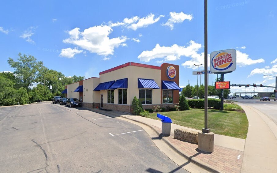 More Photos Of 250 S Locust St, Dubuque Fast Food For Sale